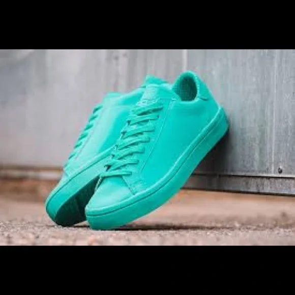 adidas gazelle silver green womens adidas courtvantage AQ5463